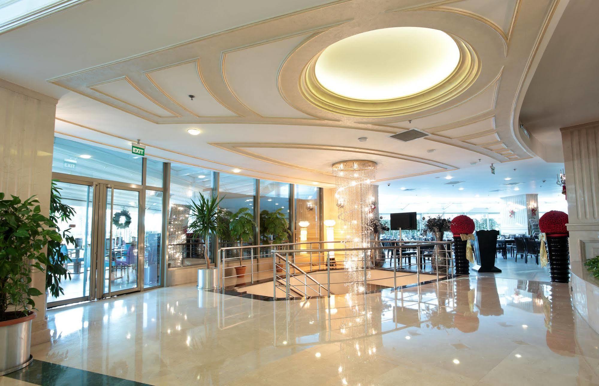 Eser Premium Hotel & Spa Büyükçekmece Esterno foto Lobby